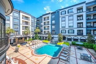 Calais Midtown in Houston, TX - Building Photo