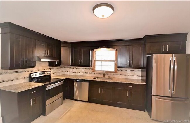 432 Wiklund Ave in Stratford, CT - Building Photo - Building Photo