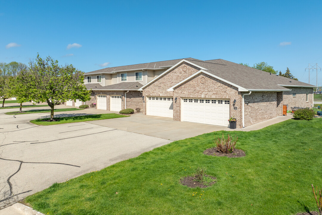 Alpine Pointe in Green Bay, WI - Building Photo