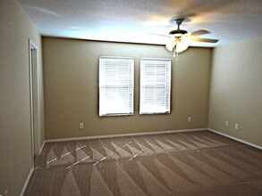 806 Silverado Way in San Antonio, TX - Building Photo - Building Photo
