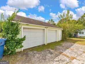 652 Mozley Dr SE in Smyrna, GA - Building Photo - Building Photo