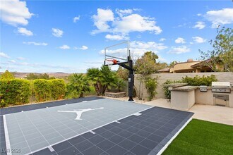 34 Isleworth Dr in Henderson, NV - Building Photo - Building Photo