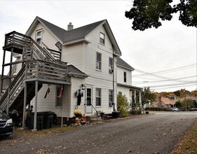 90 William St in Stoneham, MA - Building Photo - Building Photo