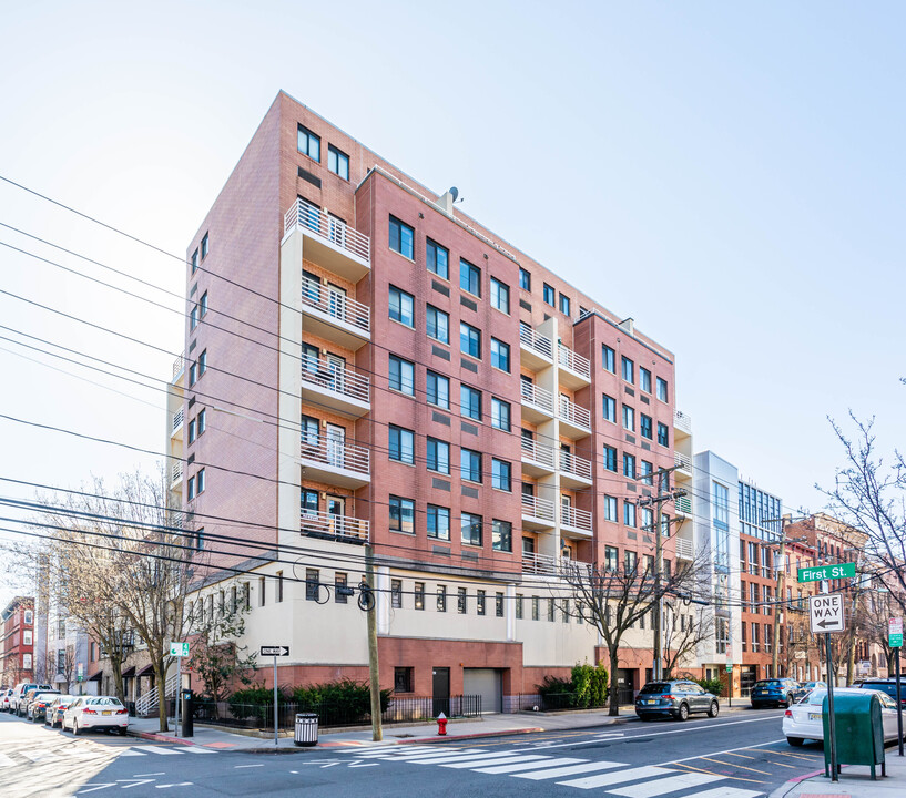 463 1st St in Hoboken, NJ - Building Photo