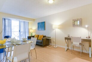 160 Simcoe St, Unit SI ID1034871P in Toronto, ON - Building Photo