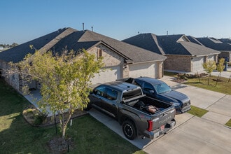 The Villas at Grand in Chickasha, OK - Building Photo - Building Photo