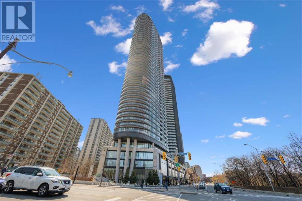 585-2585 Bloor St E in Toronto, ON - Building Photo