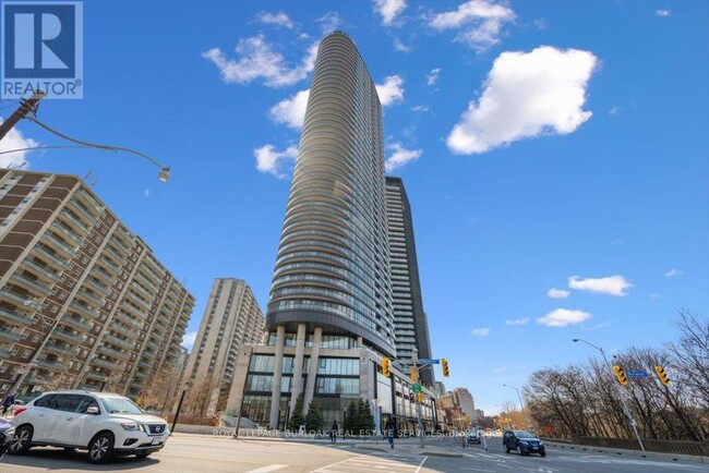 585-2585 Bloor St E