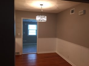 2018 S Ridgewood Dr in Wichita, KS - Building Photo - Building Photo