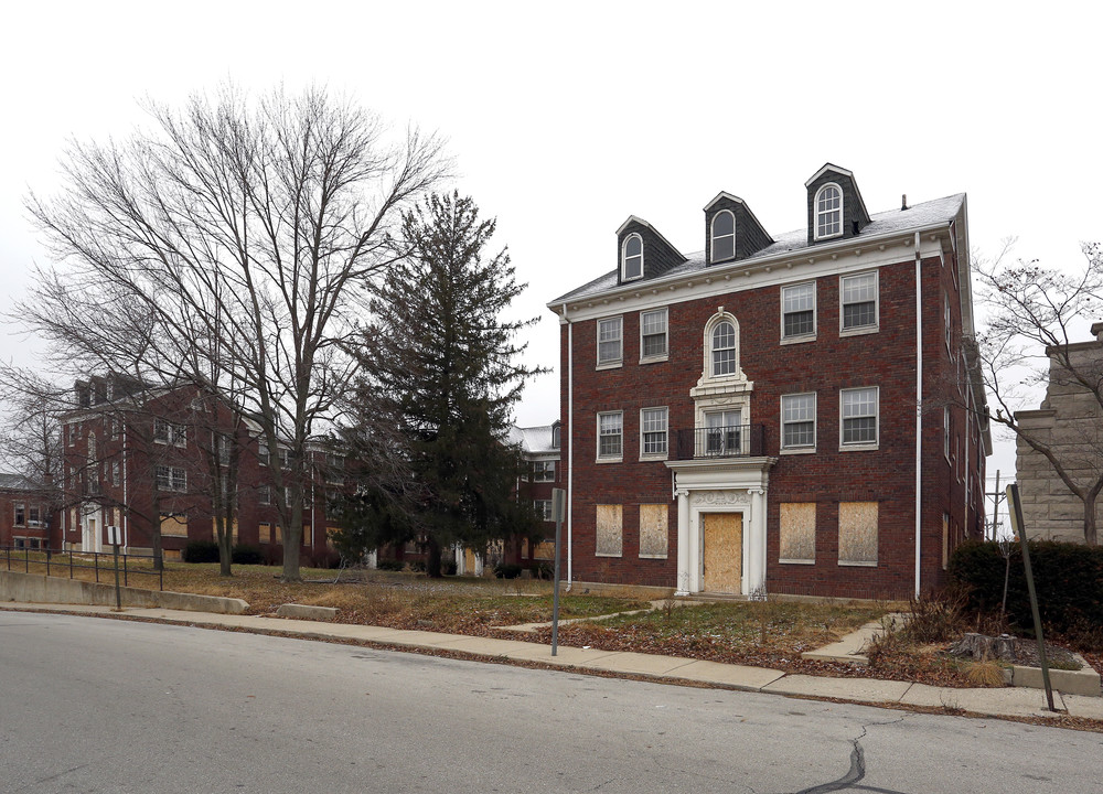 Delaware Court Apartments in Anderson, IN - Building Photo