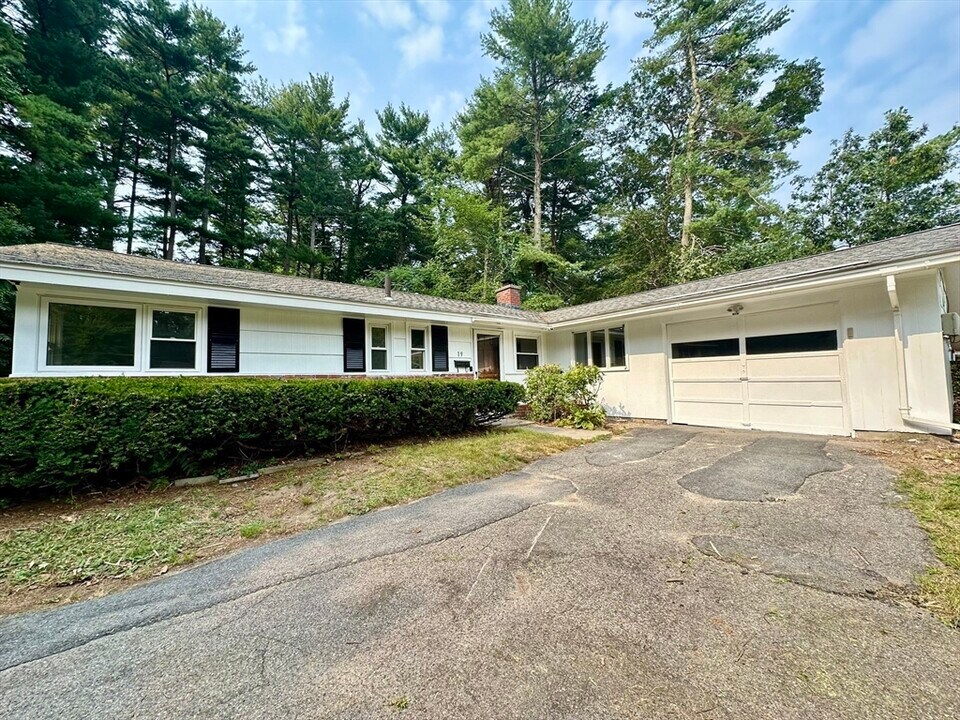 19 Muriel Rd in Chelmsford, MA - Building Photo