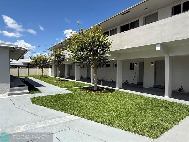 720 NE 7th St in Hallandale Beach, FL - Building Photo - Building Photo