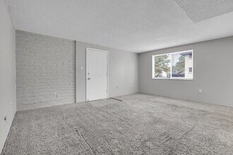 1723 N Robb St in Lakewood, CO - Building Photo - Building Photo