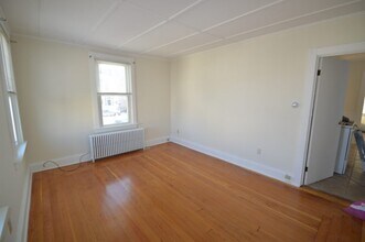 20 Dixon St, Unit 2 in Newport, RI - Building Photo - Building Photo