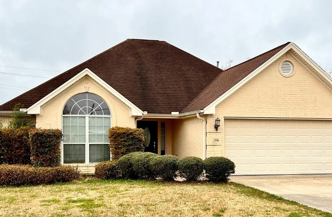 206 S 9th St in Nederland, TX - Building Photo - Building Photo