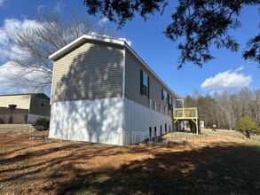 66 Mt Pilot Mhp Dr in Taylorsville, NC - Building Photo - Building Photo