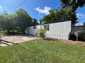 3301 Ogeechee Rd in Savannah, GA - Building Photo