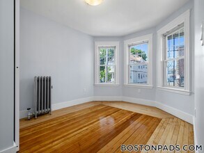 16 Windsor Rd in Medford, MA - Building Photo - Building Photo