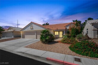 3641 Yorba Linda Dr in Las Vegas, NV - Foto de edificio - Building Photo