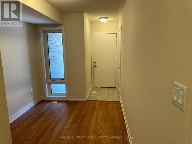 15 Chiffon St in Vaughan, ON - Building Photo - Building Photo