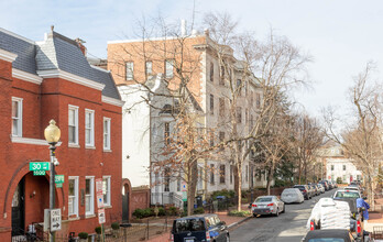 3014 Dent Plz NW in Washington, DC - Foto de edificio - Building Photo