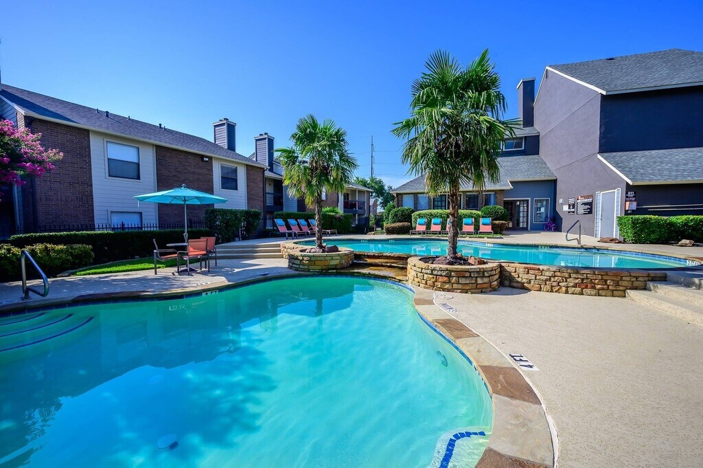 Ridgeview Place Apartments in Irving, TX