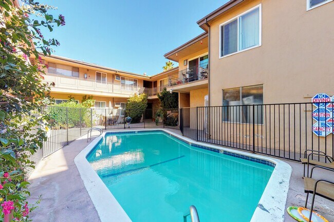 15540 Moorpark St in Encino, CA - Building Photo - Building Photo