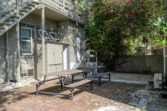 190 S Marengo Ave in Pasadena, CA - Building Photo - Building Photo