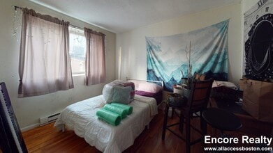 8 Kittredge St, Unit 6 in Boston, MA - Foto de edificio - Building Photo