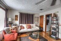 1421 Cortlandt St photo'