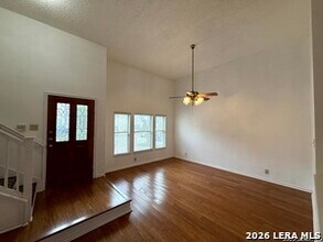 7734 Oakhill Park Dr in San Antonio, TX - Building Photo - Building Photo