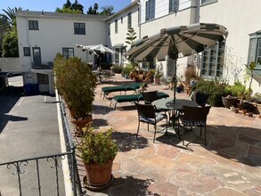 2028 3/4 Argyle Ave in Los Angeles, CA - Foto de edificio - Building Photo