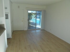 325 Bay St. in Santa Monica, CA - Building Photo - Building Photo