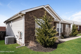 10106 Greenfield Woods Cir in Louisville, KY - Building Photo - Building Photo