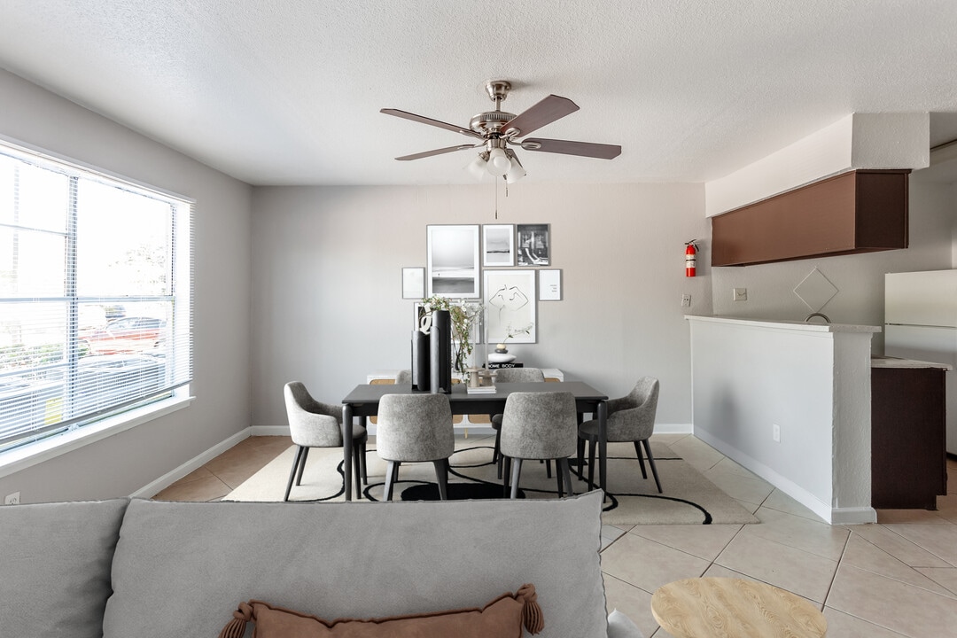 Spring Rose in Houston, TX - Building Photo