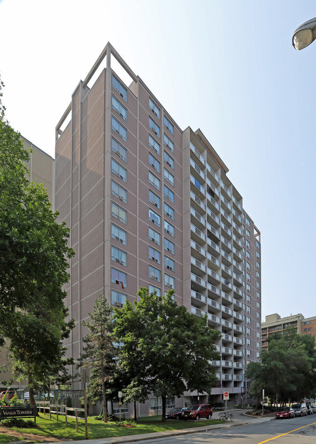 Vanier Towers in Hamilton, ON - Building Photo - Building Photo