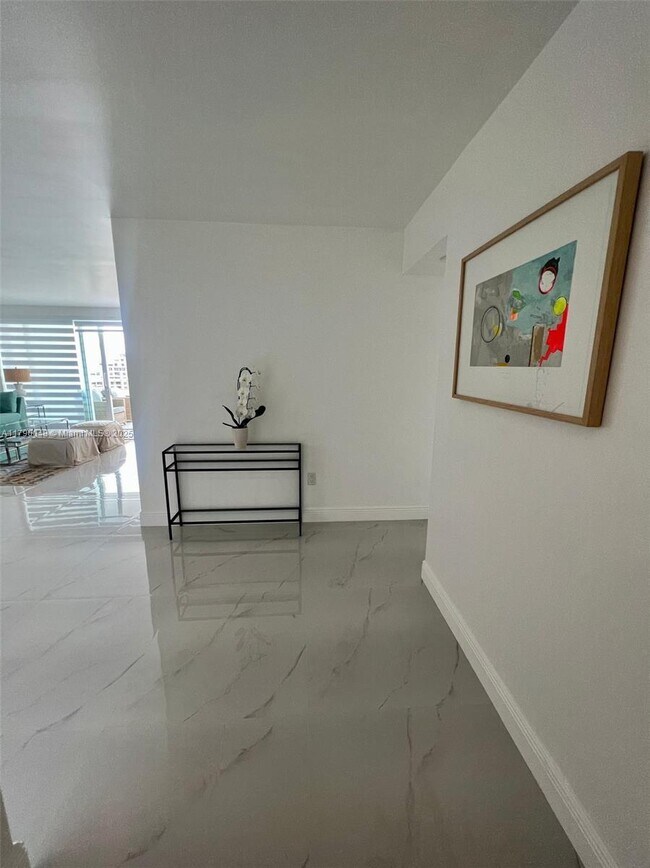 155 Ocean Ln Dr in Key Biscayne, FL - Building Photo - Building Photo
