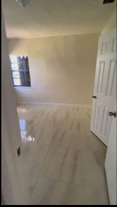 7573 NW 12th Ct in Miami, FL - Foto de edificio - Building Photo