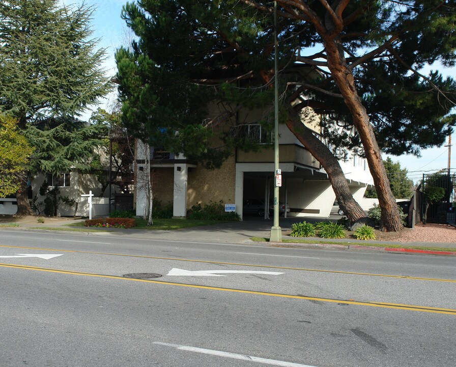 2336 California St in Mountain View, CA - Building Photo