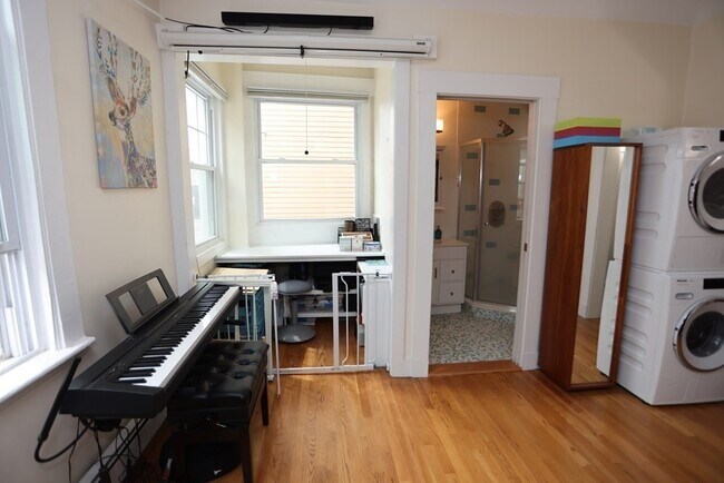 2 Arnold Cir, Unit 1 in Cambridge, MA - Building Photo - Building Photo