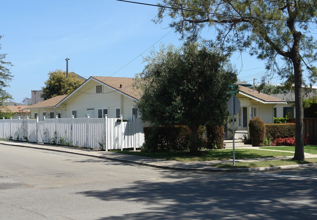 156-158 S Pacific Ave in Ventura, CA - Foto de edificio