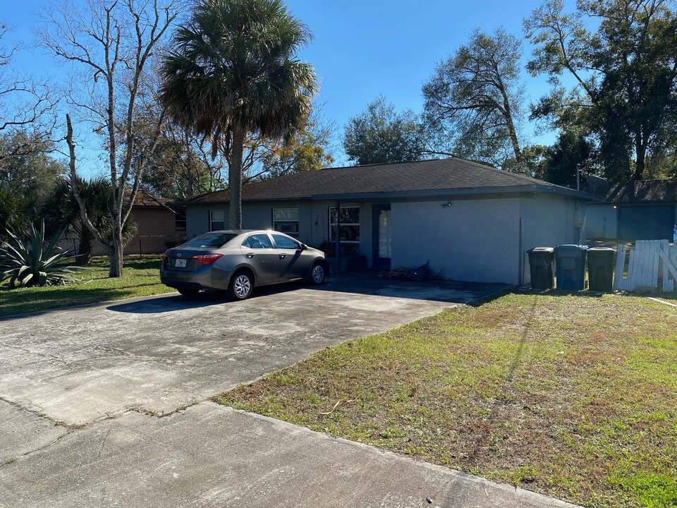 209 Ponderosa Dr in DeLand, FL - Building Photo