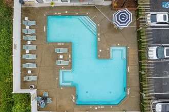Lakeshore Crossing in Atlanta, GA - Foto de edificio - Building Photo