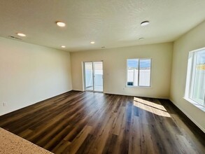 3704 S Roosevelt St in Kennewick, WA - Building Photo - Building Photo