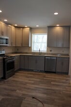 4976 N 132nd St in Butler, WI - Foto de edificio - Building Photo