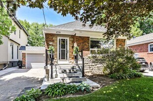 34 Ferris Rd in Toronto, ON - Building Photo