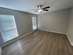 8105 Ceberry Dr in Austin, TX - Building Photo - Building Photo