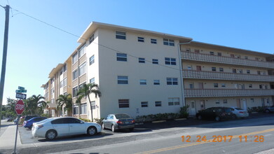 211 NE 8th Ave, Unit Turf Condo in Hallandale Beach, FL - Building Photo - Building Photo