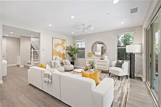 206 Phoebe in Irvine, CA - Building Photo - Building Photo