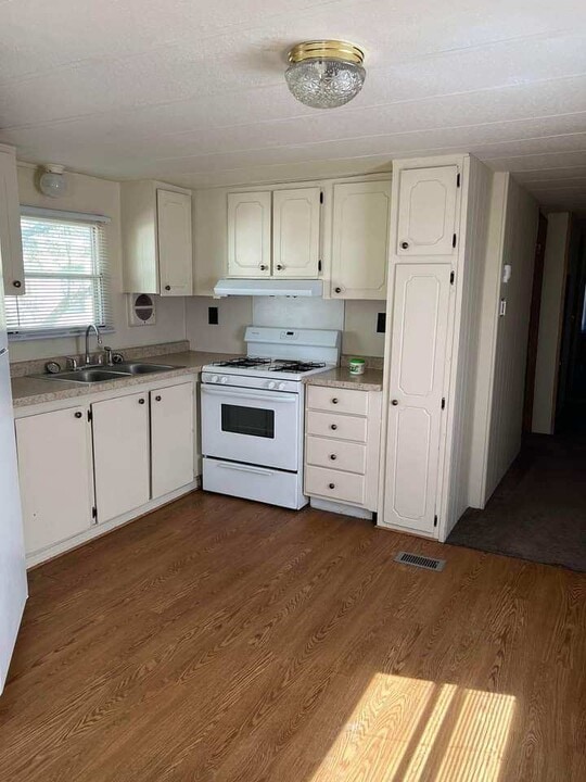 Davison Mobile Home Community in Davison, MI - Building Photo